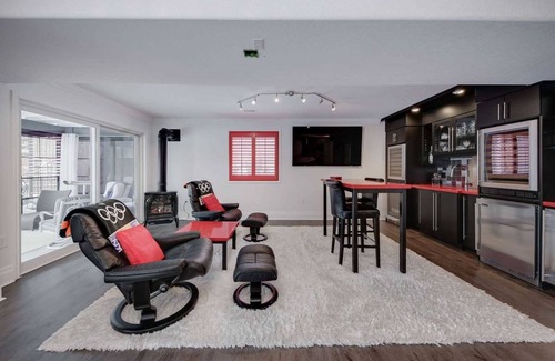 Barrie House | Executive high end home with Backyard Oasis!