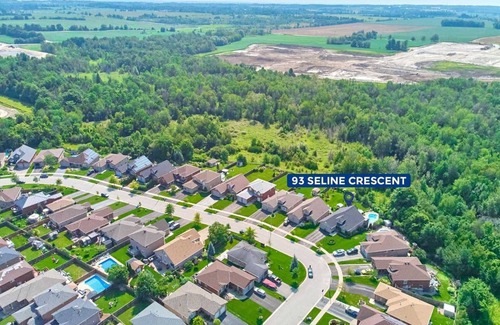 Barrie House | Executive high end home with Backyard Oasis!