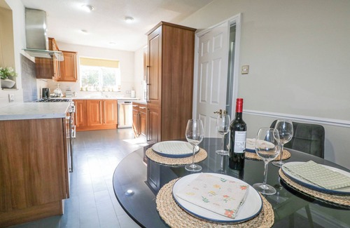 Winkfield Cottage | EXECUTIVE HOME, family friendly, with a garden in Bracknell