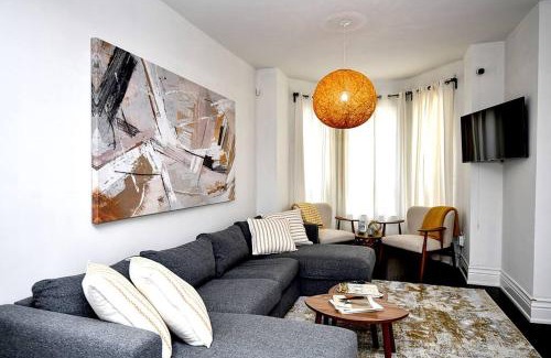 Niagara House | Executive Home Heart of Toronto Restyled w/Parking