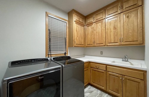 Eagan House | Executive home nearby Twin Cities, MOA, MSP airport, etc.