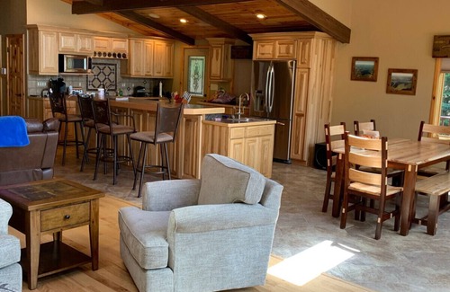 Three Lakes House | Executive Home with Excellent Lake Views