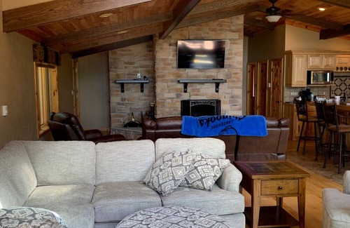 Three Lakes House | Executive Home with Excellent Lake Views
