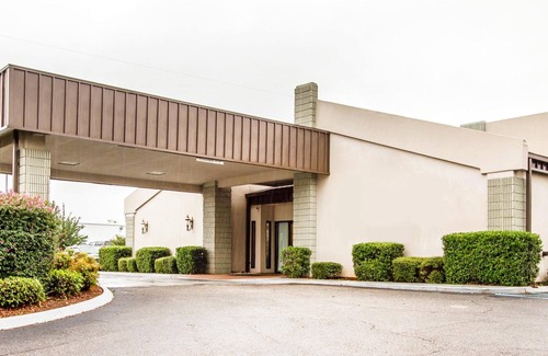 Enterprise Hotel | Executive Inn & Suites