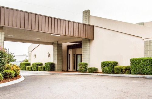 Enterprise Hotel | Executive Inn & Suites