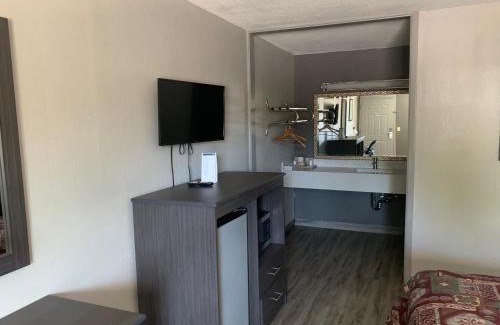 Locust Grove Hotel | Executive Inn