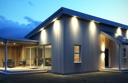 Enniskillen Ski Chalet | Executive Lakeside Lodge at Mullans Bay