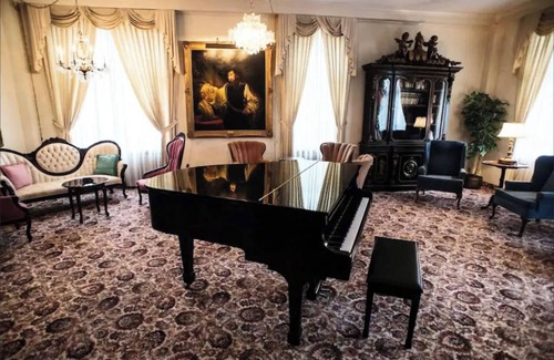 Edina Apartment | Executive Queen Room in Minneapolis Boutique Hotel