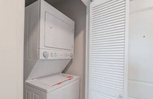 Hackensack River Waterfront Apartment | EXECUTIVE QUEEN SUITE + Rooftop Deck near PATH/NYC