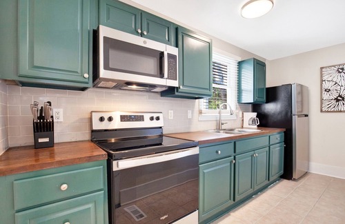 Savannah Victorian District Condo | Executive Rental by the Park | Heated Pool Access