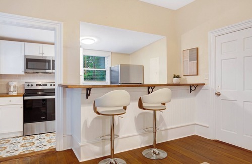 Savannah Victorian District Condo | Executive Rental by the Park | Heated Pool Access