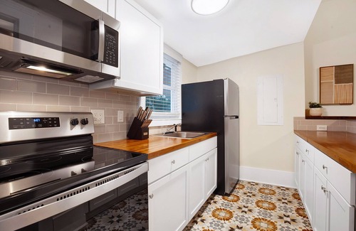 Savannah Victorian District Condo | Executive Rental by the Park | Heated Pool Access