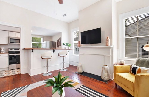 Savannah Victorian District Condo | Executive Rental by the Park | Heated Pool Access