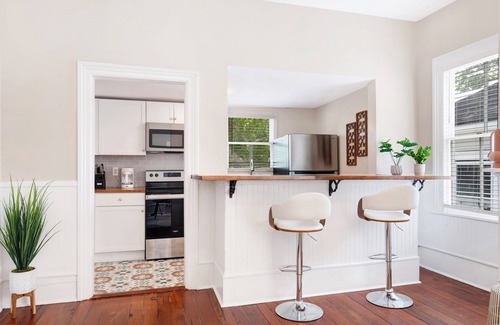 Savannah Victorian District Condo | Executive Rental by the Park | Heated Pool Access