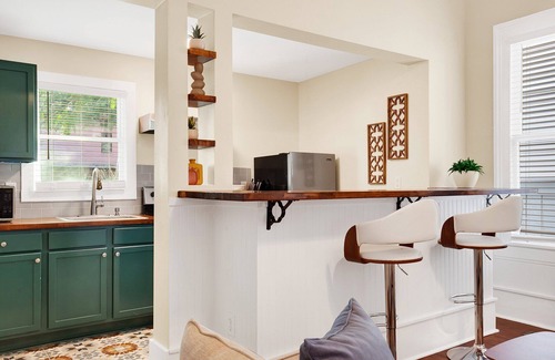 Savannah Victorian District Condo | Executive Rental by the Park | Heated Pool Access