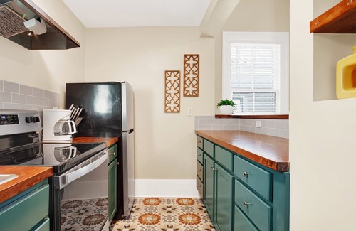 Savannah Victorian District Condo | Executive Rental by the Park | Heated Pool Access