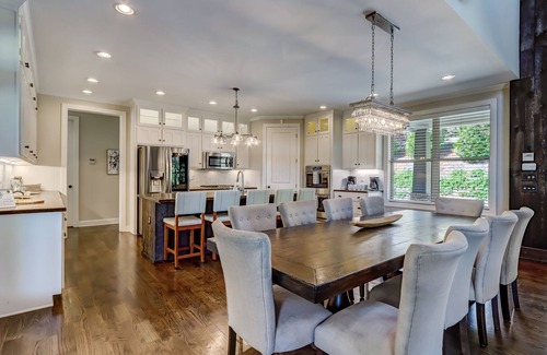 Dahlonega House | Executive Retreats, Family Reunions, Near Montaluce, 8 King Beds
