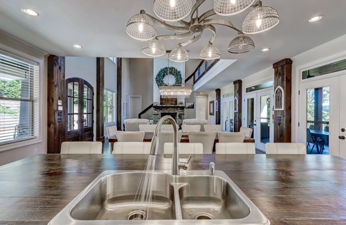 Dahlonega House | Executive Retreats, Family Reunions, Near Montaluce, 8 King Beds