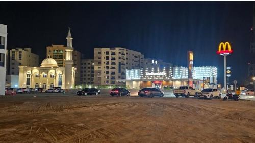 Al Khan House | Executive Room with Attached Private Bathroom in a shared apartment