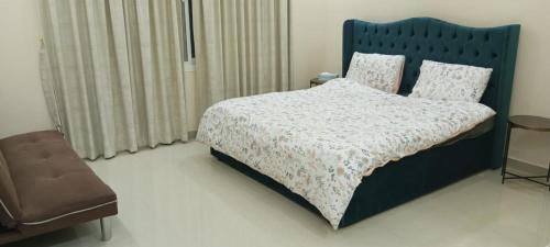 Al Khan House | Executive Room with Attached Private Bathroom in a shared apartment