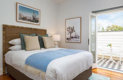 Lewisham Apartment | Executive Studio With Patio Near Trains