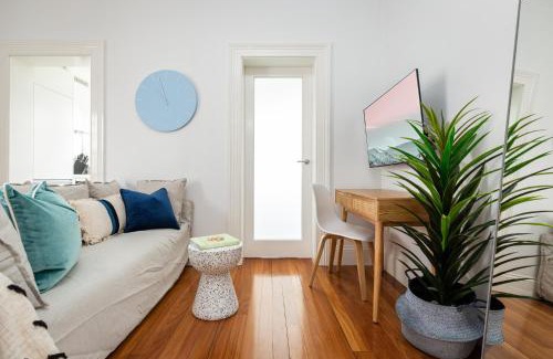 Lewisham Apartment | Executive Studio With Patio Near Trains
