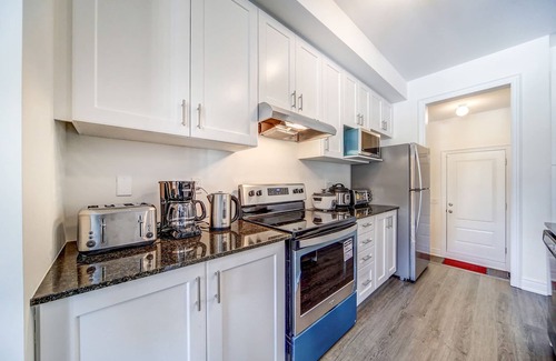 The Blue Mountains House | Executive Town Home - Historical Snowbridge Village, Mountain View Blue mountain