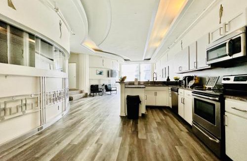 Mile Square Apartment | Executive Vacation Suite for 4