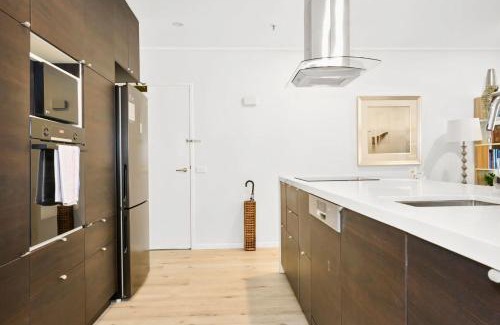 Chinatown Apartment | Exhibition City Retreat Spacious 3 Bedroom Stay