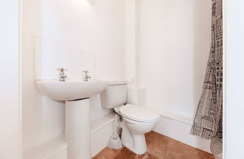 Dublin Apartment | Exhilarating 2BD Flat With Outdoor Patio, Dublin!