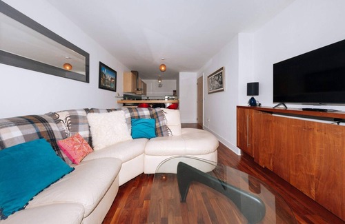 Dublin Apartment | Exhilarating 2BD Flat With Outdoor Patio, Dublin!