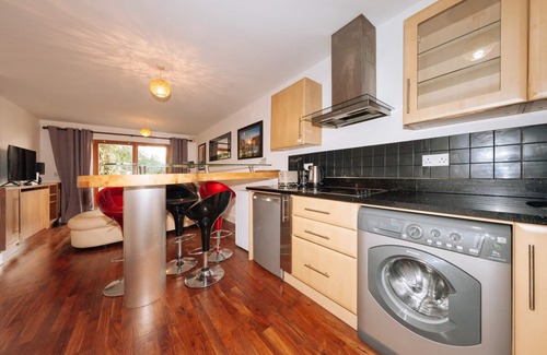 Dublin Apartment | Exhilarating 2BD Flat With Outdoor Patio, Dublin!