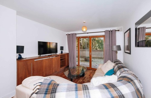 Dublin Apartment | Exhilarating 2BD Flat With Outdoor Patio, Dublin!