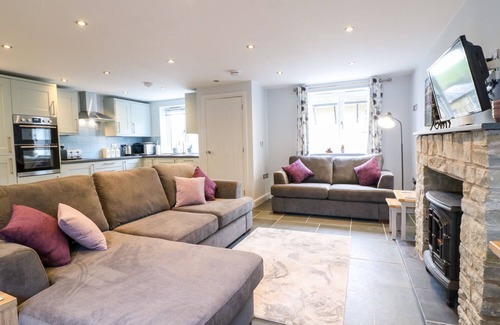 South Molton House | EXMOOR VIEW, pet friendly, character holiday cottage in North Molton