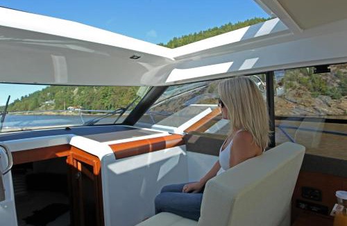 Charente-Maritime Boat Rental | Expérience maritime inoubliable à La Rochelle