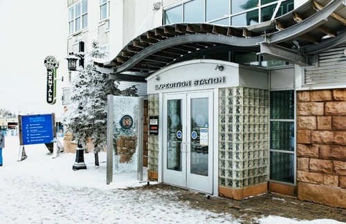 Snowshoe Apartment | Exp-Station226 Slope side view-Ski-in/Out-SnowShoe