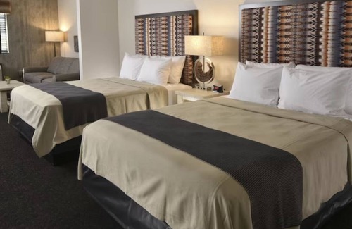 Broken Arrow Hotel | Expanded 2 Queen w/Sofa, Stoney Creek Broken Arrow, Living Area