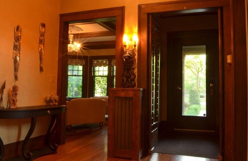 Merriam Park House | Expansive 6 bedroom 3.5 bath mansion on historic Summit Avenue