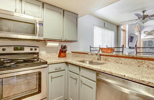 Park City Apartment | Expansive Canyons Ski Retreat with Community Pool!