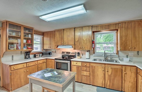 Cotter Cabin | Expansive Cotter Cabin on White River w/Deck!