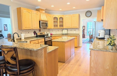 Raleigh House | Expansive Estate - Room for the whole family!