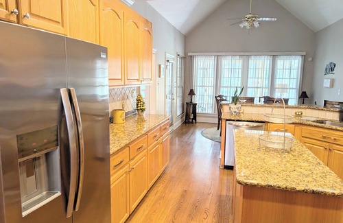 Raleigh House | Expansive Estate - Room for the whole family!