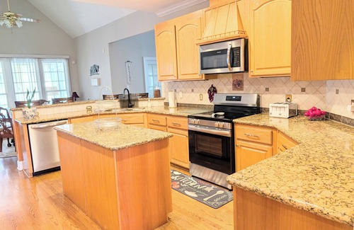 Raleigh House | Expansive Estate - Room for the whole family!