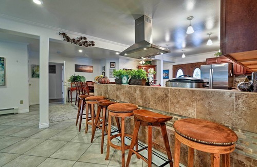Mendenhaven House | Expansive Getaway ~ 2 Miles to Mendenhall Glacier!