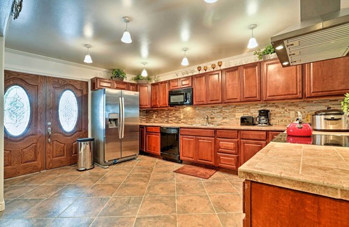 Mendenhaven House | Expansive Getaway ~ 2 Miles to Mendenhall Glacier!