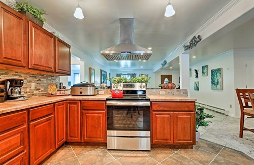 Mendenhaven House | Expansive Getaway ~ 2 Miles to Mendenhall Glacier!