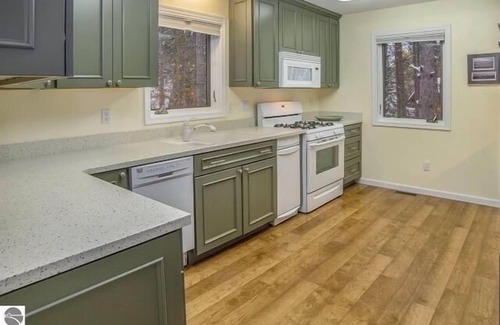 Thompsonville Ski Chalet | Expansive home just 3 blocks from Buck lift on resort property!