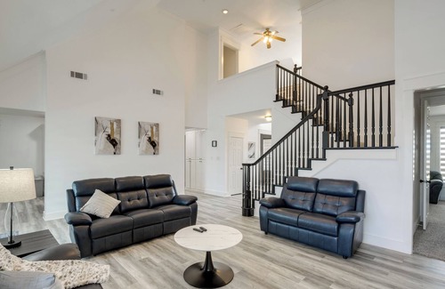 Pilot Point House | Expansive Pilot Point Home w/Fireplace!