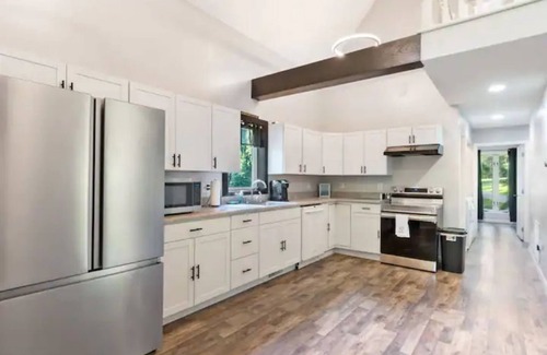 Albany Cabin | Expansive Views of Dale Hollow!
