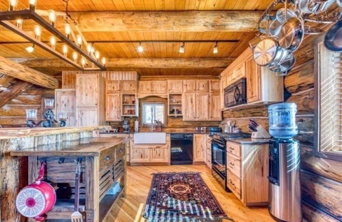 Stevensville House | Expansive Views of Bitterroot Mountains from Beautiful Log Home